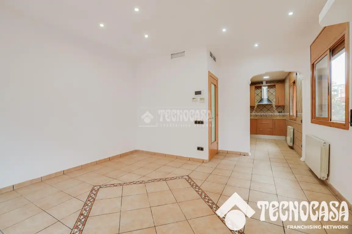 Kitchen of Houses for sale in Santa Coloma de Gramenet  with Air Conditioner, Heating and Terrace