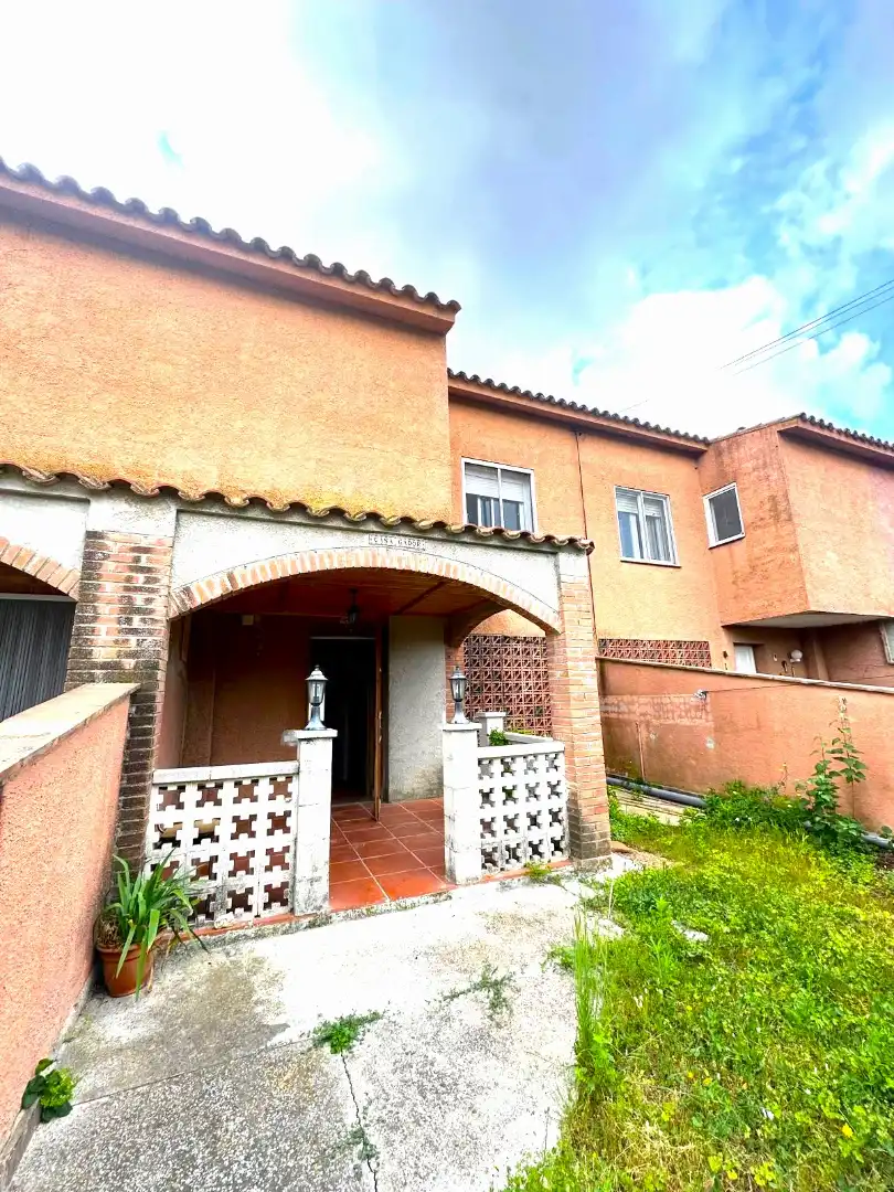 Vista exterior de Casa adosada en venta en Botarell con Jardín privado, Parquet y Amueblado