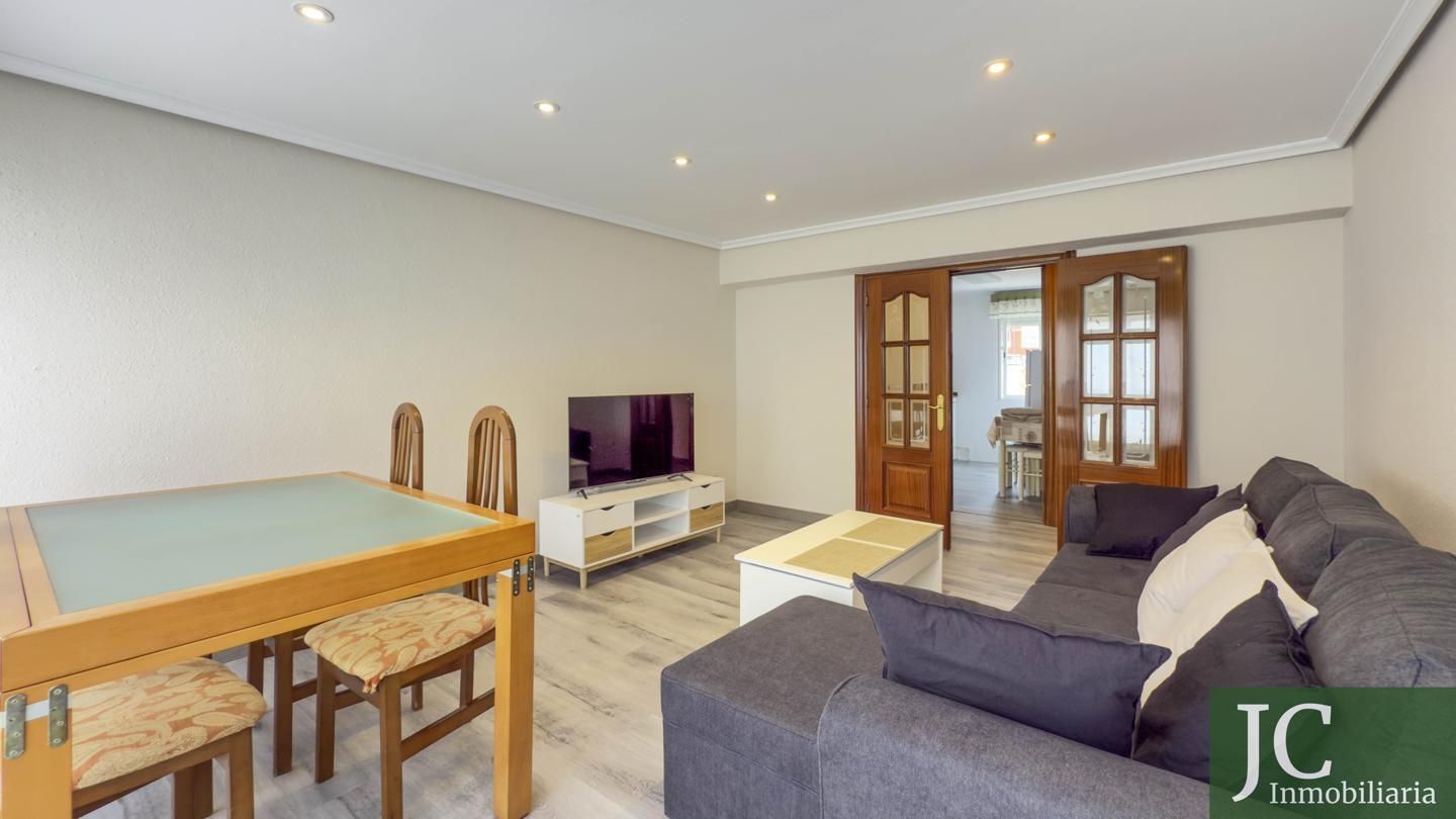 Flat for share in Centro