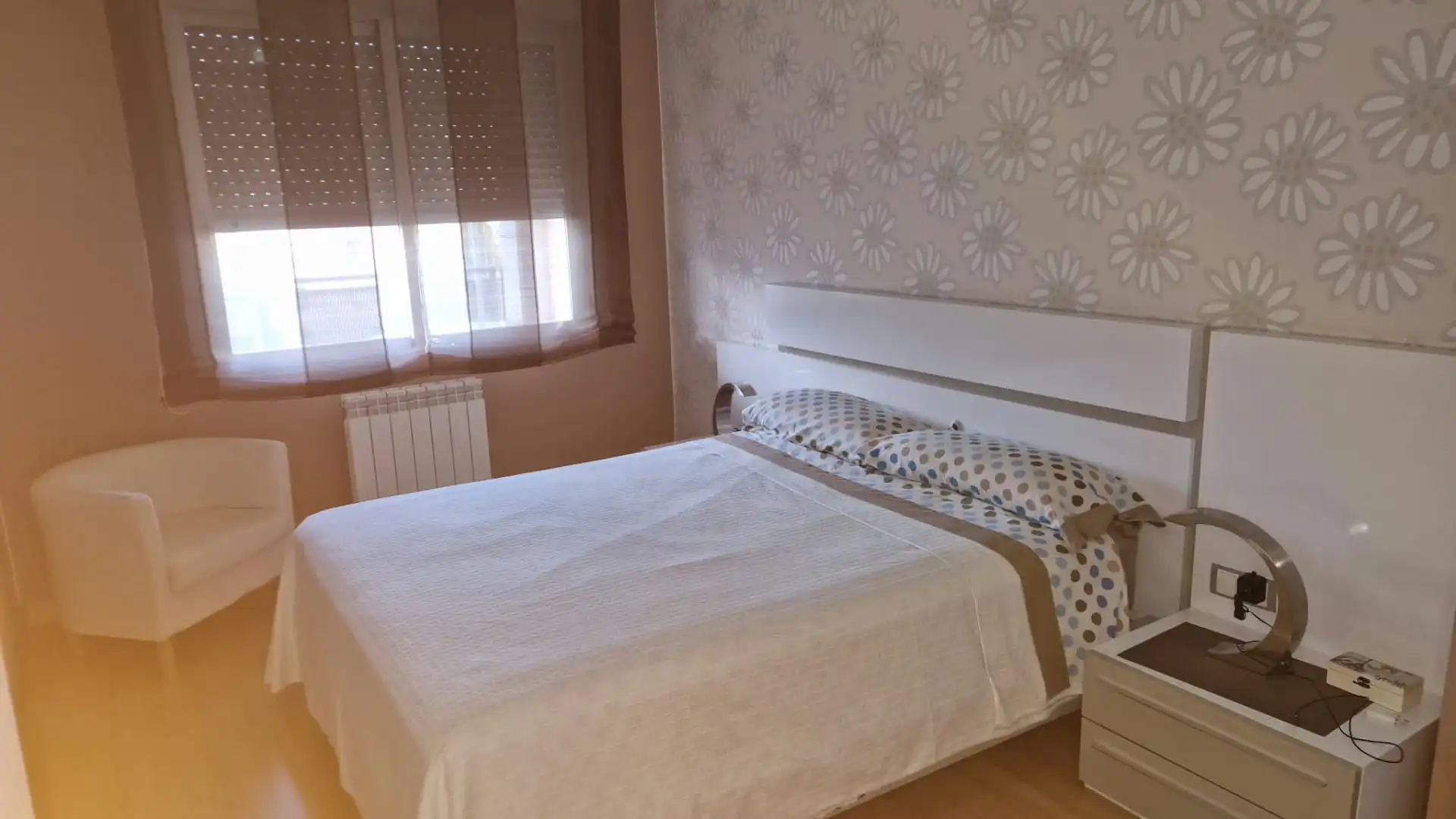 Schlafzimmer von Wohnung zur Miete in Zaragoza mit Heizung, Parkett und Terrasse
