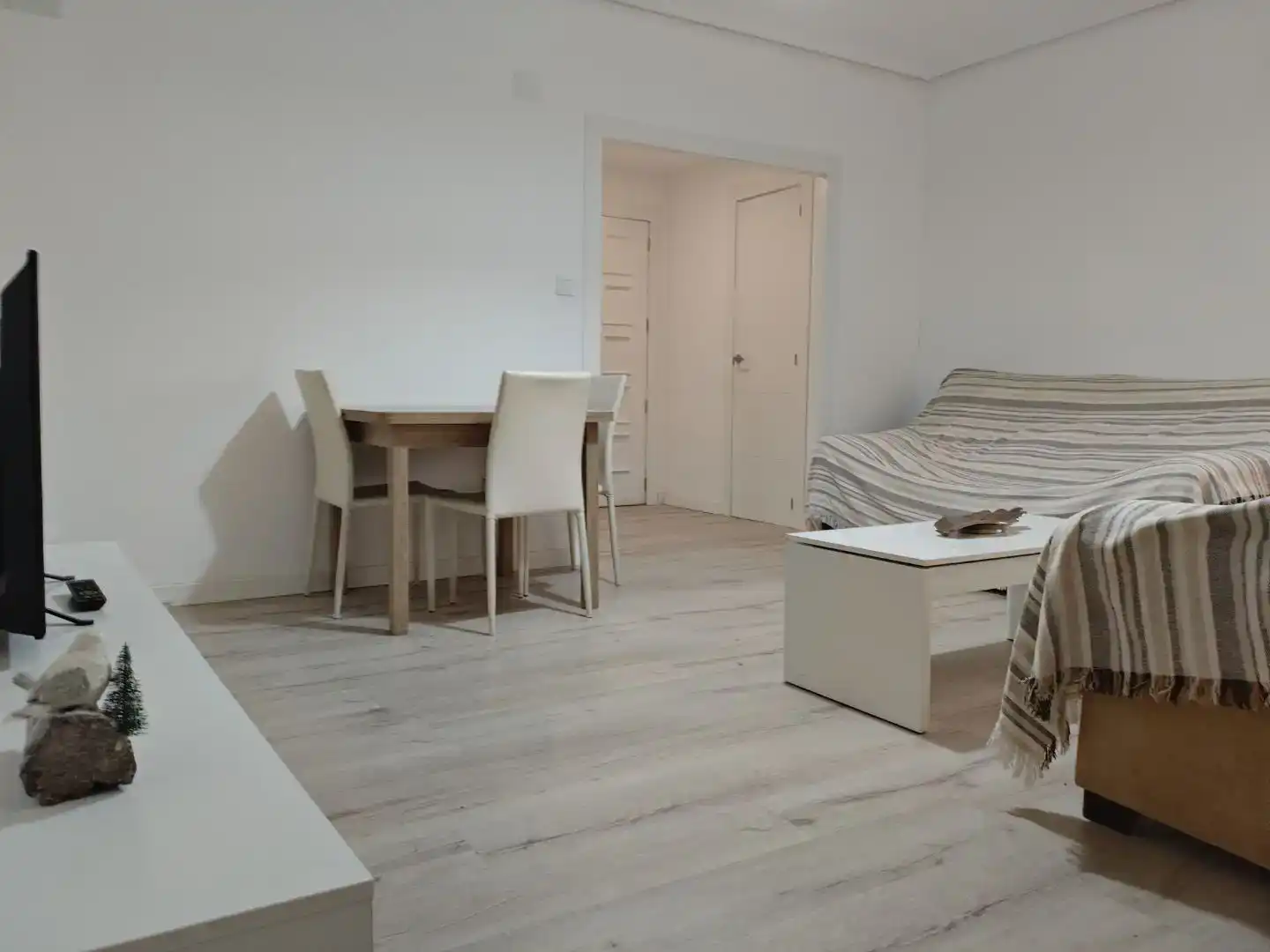 Sala d'estar de Pis en venda en  Albacete Capital amb Balcó