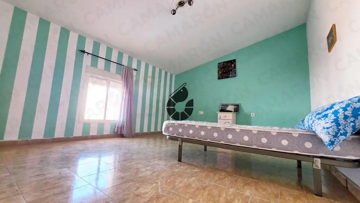 Habitación de Casa adosada en venta en Almensilla con Jardín privado, Balcón y Alarma
