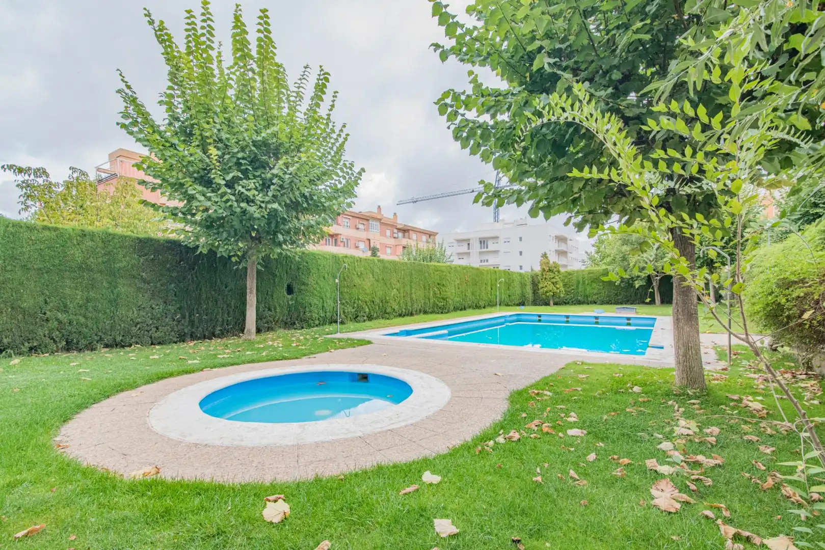 Piscina de Pis de lloguer en Granada amb Calefacció, Terrassa i Moblat