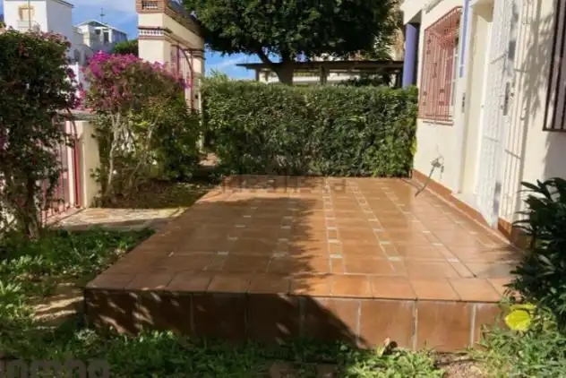 Garten von Haus oder Chalet zum Verkauf in Torrevieja mit Klimaanlage, Terrasse und Möbliert