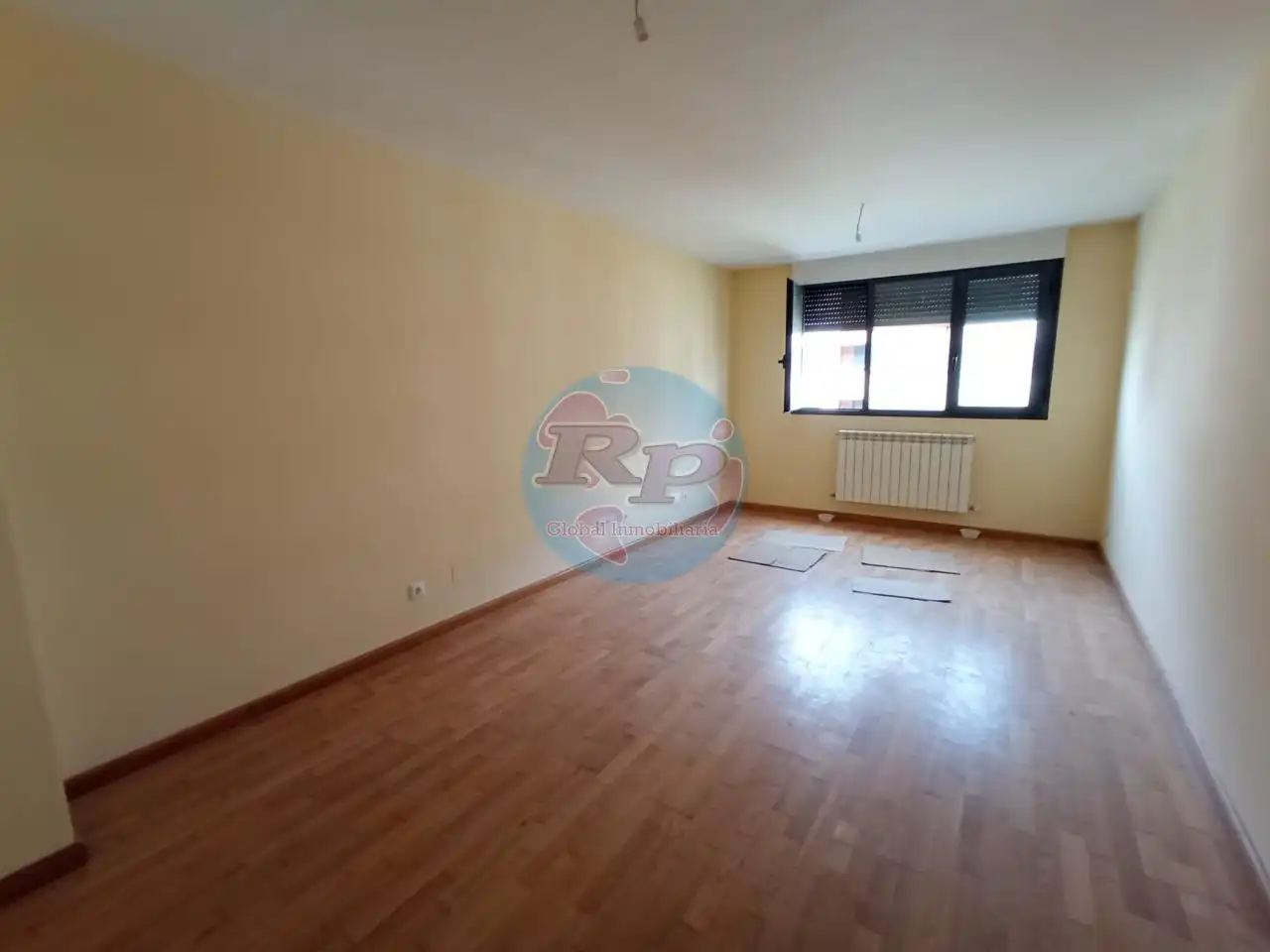 Piso en venta en León Capital  con Calefacción, Parquet y Terraza