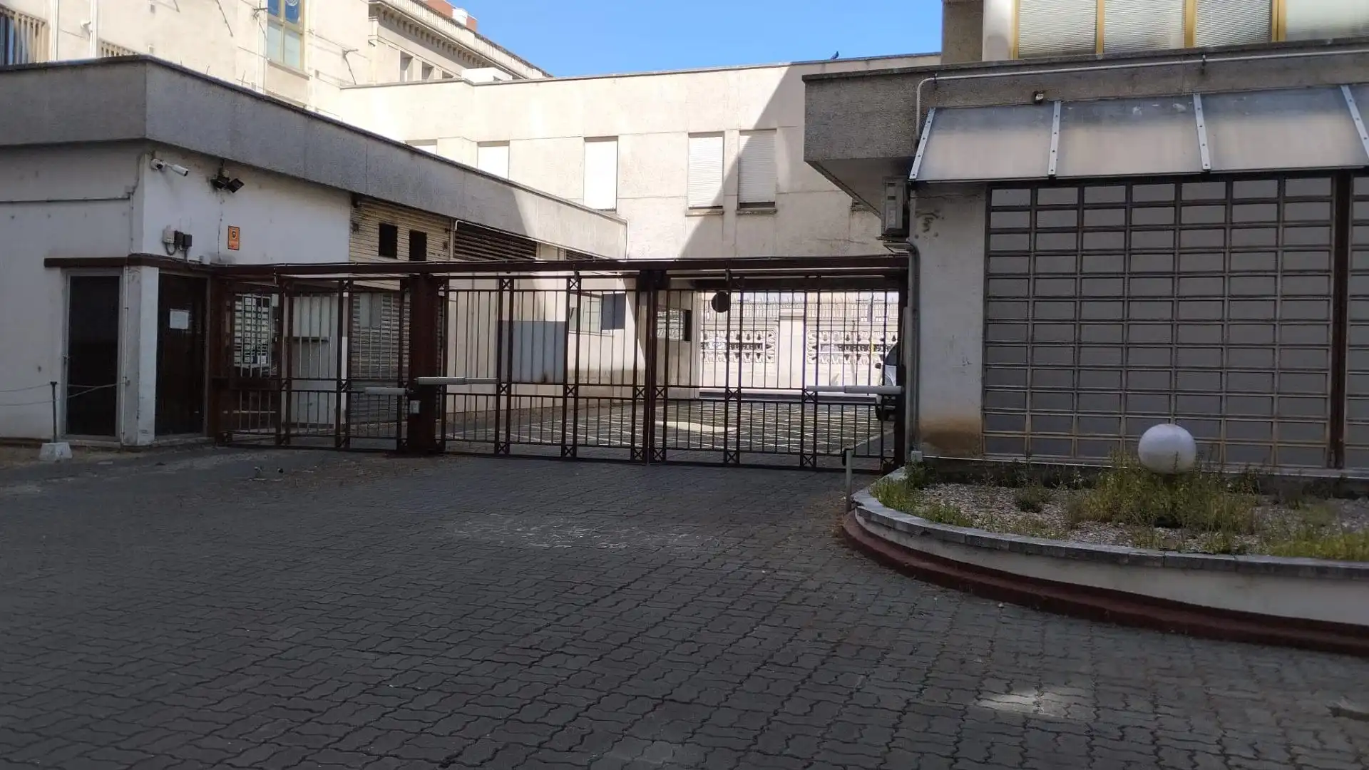 Exterior view of Garage for sale in Valladolid
