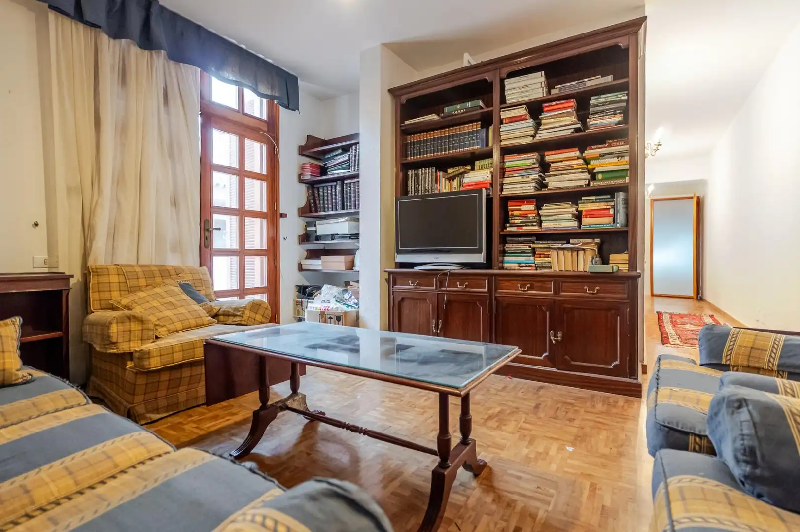 Sala d'estar de Casa adosada en venda en Las Palmas de Gran Canaria amb Jardí privat, Parquet i Terrassa