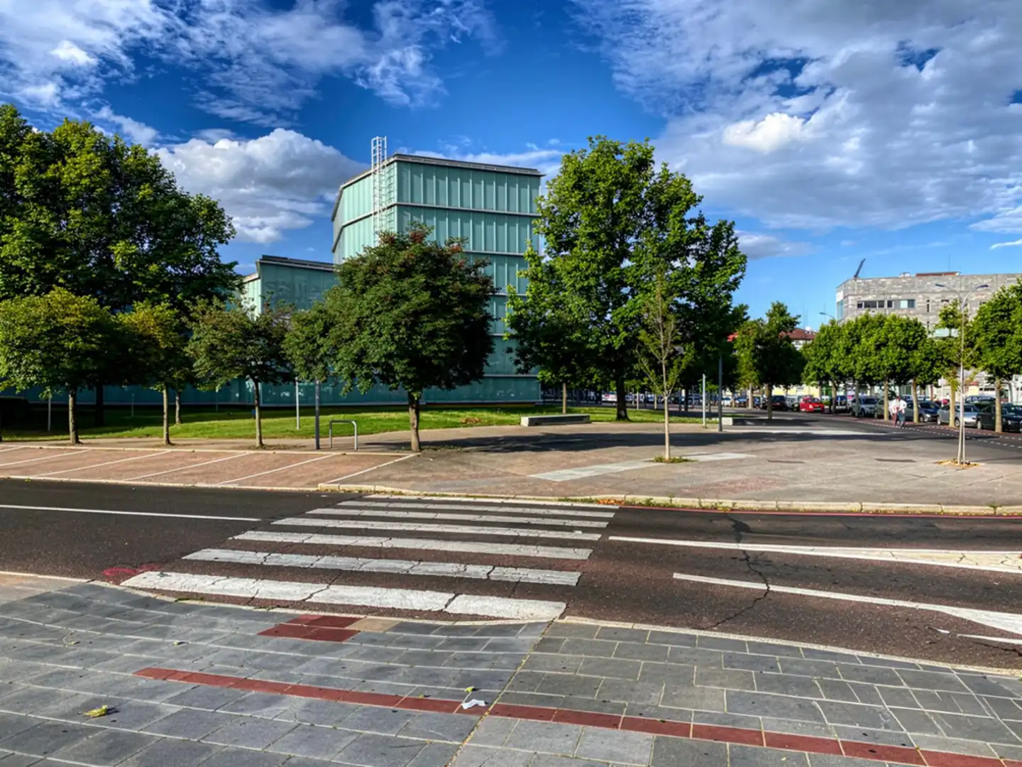 Vista exterior de Local de lloguer en León Capital  amb Parquet i Alarma