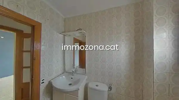 Badezimmer von Wohnungen zum Verkauf in Badalona
