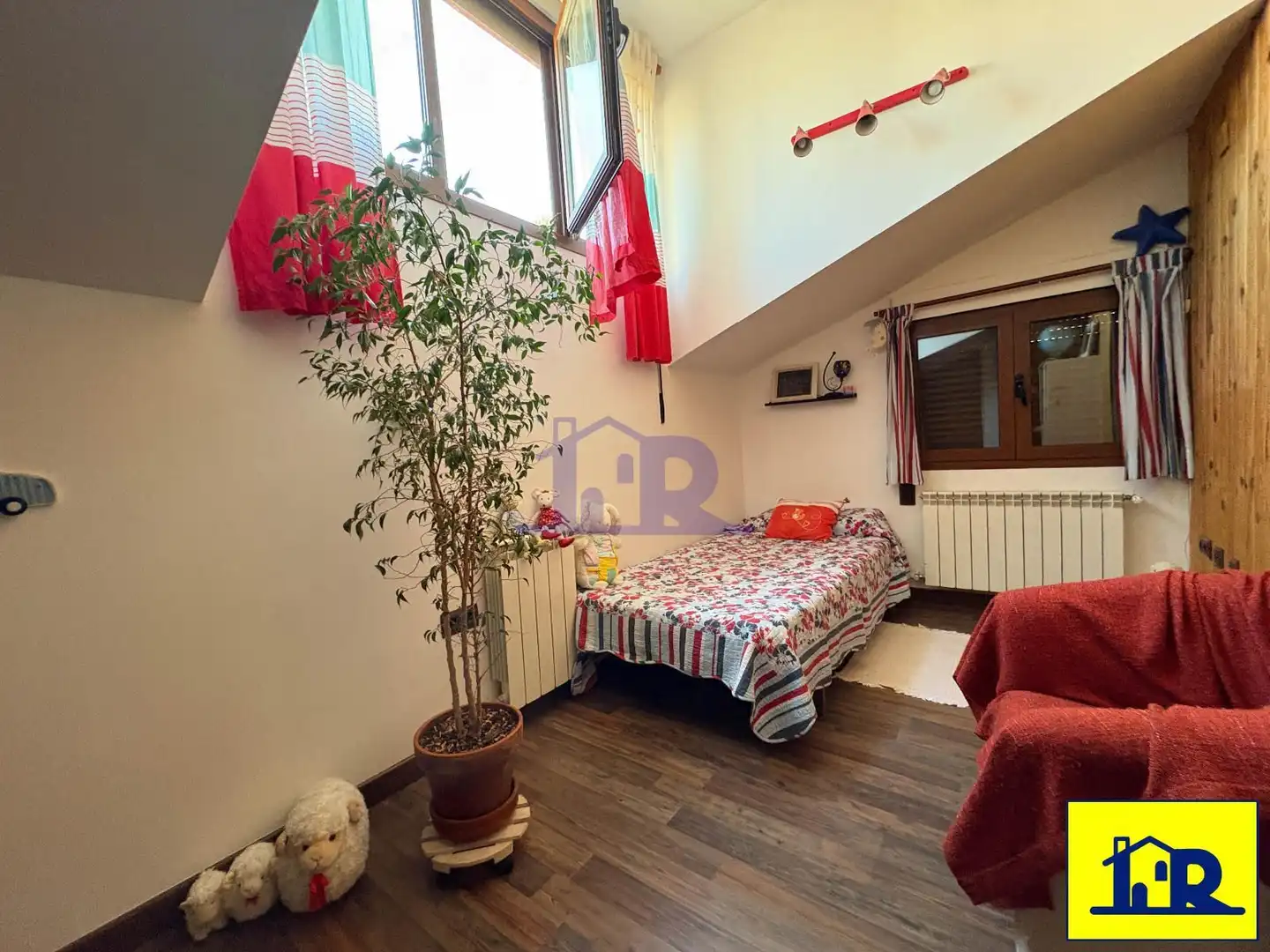 Dormitori de Casa o xalet en venda en Sotorribas amb Calefacció, Jardí privat i Parquet