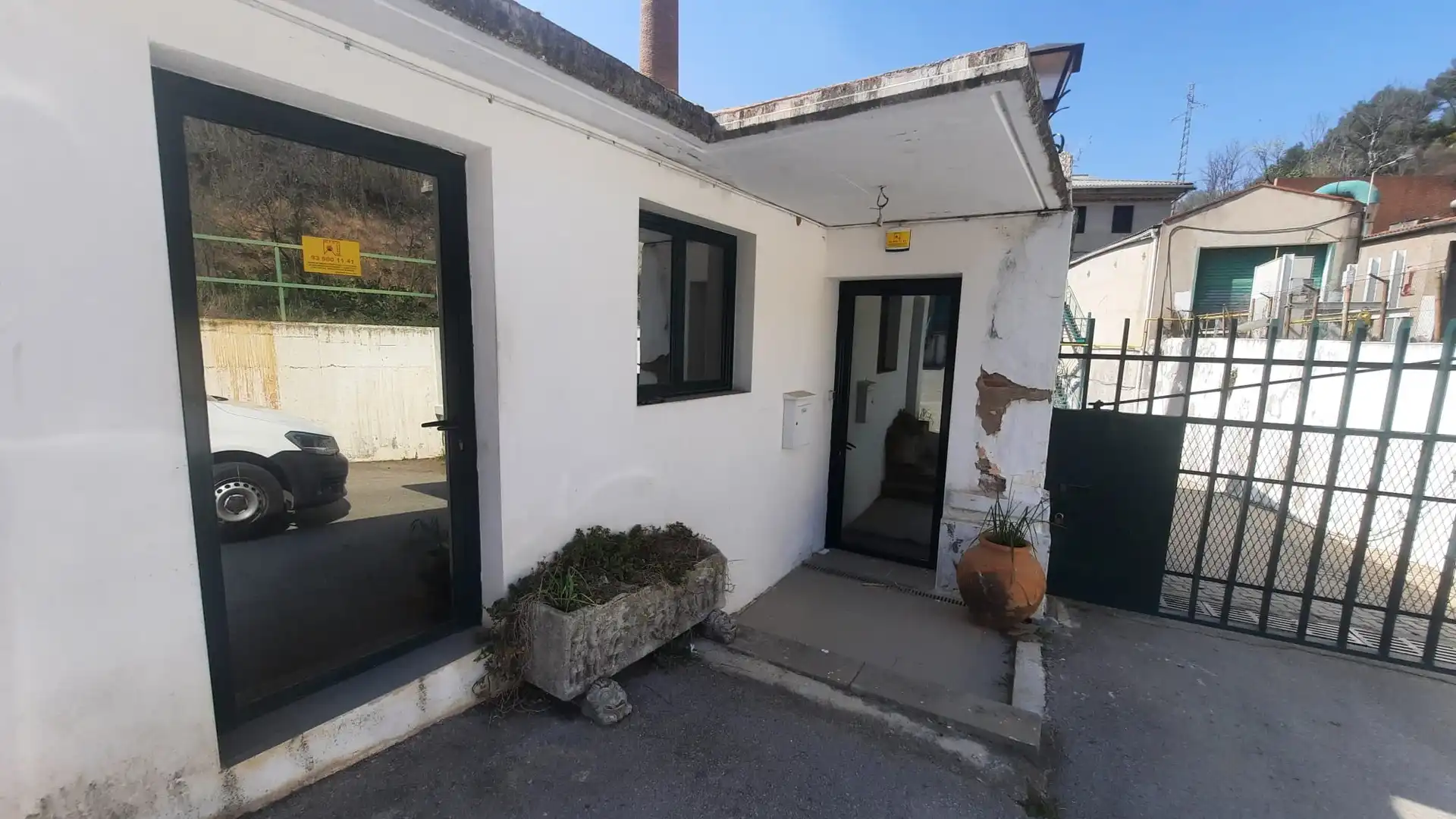 Vista exterior de Nave industrial en venta en Castellar del Vallès
