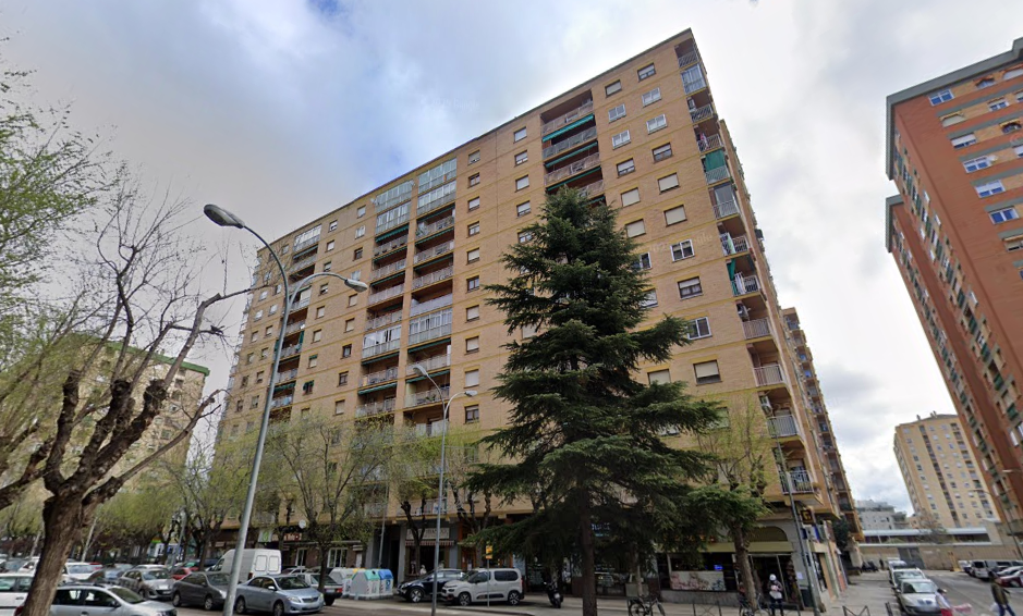 Vista exterior de Pis en venda en  Huesca Capital