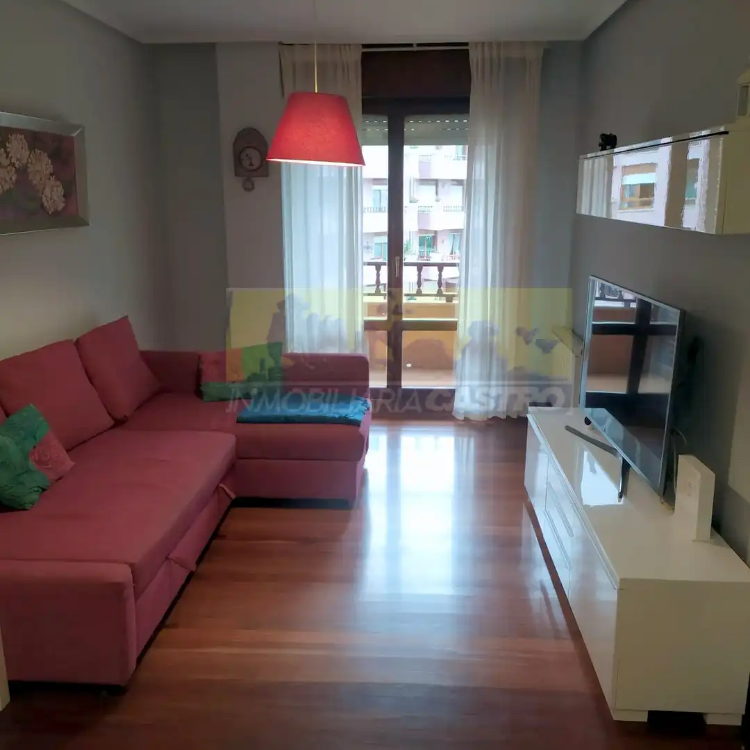 Wohnzimmer von Wohnung zur Miete in Castro-Urdiales mit Heizung, Möbliert und Balkon