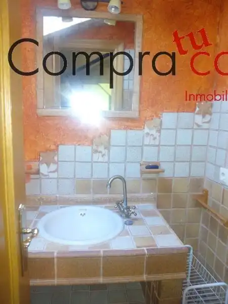 Bany de Casa o xalet en venda en Palazuelos de Eresma amb Calefacció, Jardí privat i Parquet