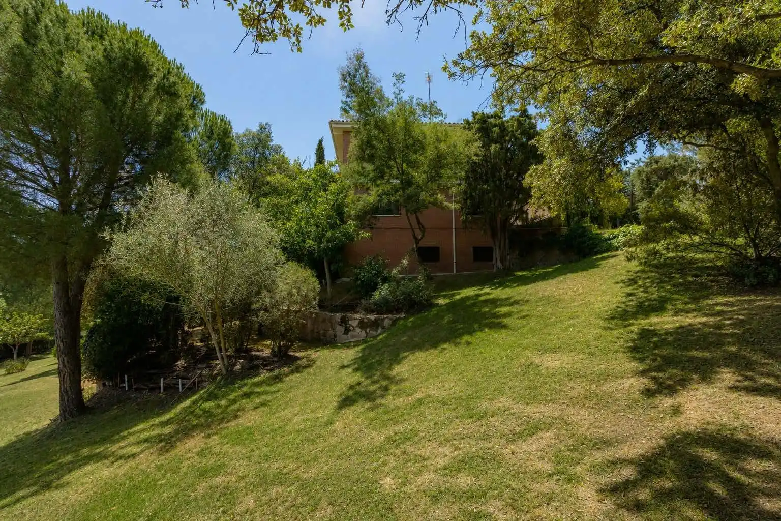 Jardí de Casa o xalet en venda en Las Rozas de Madrid amb Calefacció, Jardí privat i Parquet