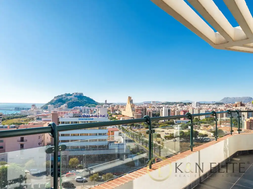 Vista exterior de Àtic en venda en Alicante / Alacant amb Aire condicionat, Jardí privat i Terrassa