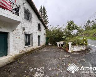 Vista exterior de Casa o xalet en venda en Bilbao  amb Terrassa i Balcó