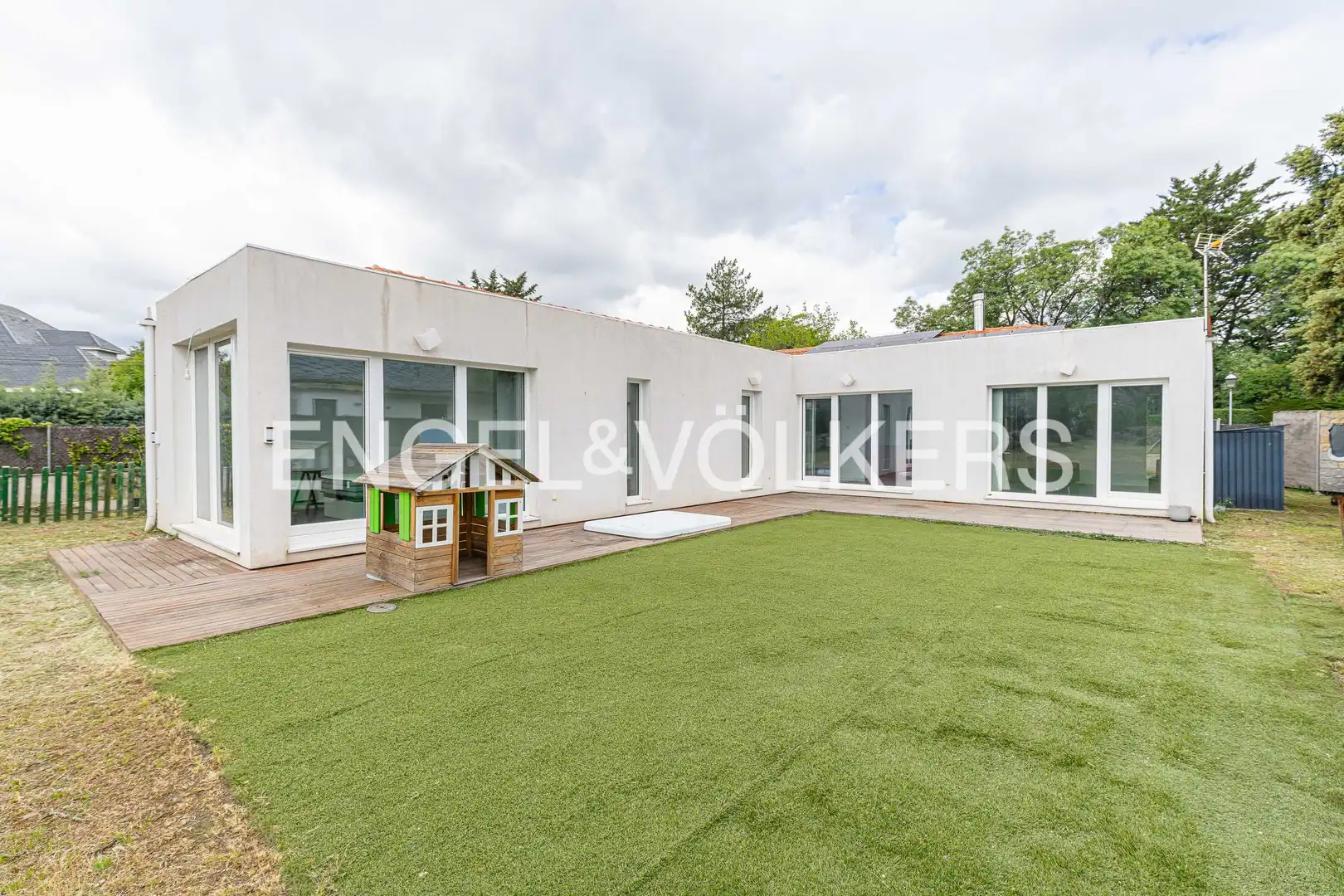 Vista exterior de Casa o xalet de lloguer en Alpedrete amb Calefacció, Jardí privat i Parquet