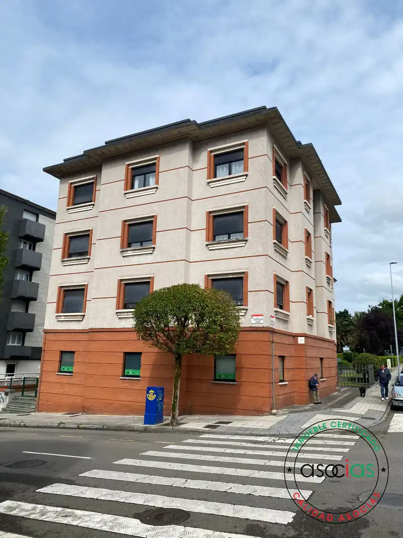 Vista exterior de Piso en venta en Gijón  con Calefacción, Parquet y Trastero
