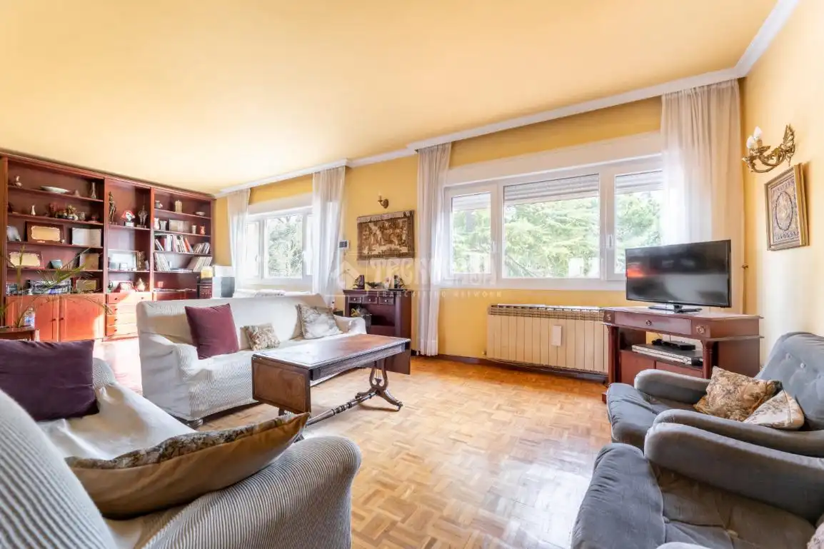 Sala de estar de Casa o chalet en venta en Las Rozas de Madrid con Jardín privado y Piscina