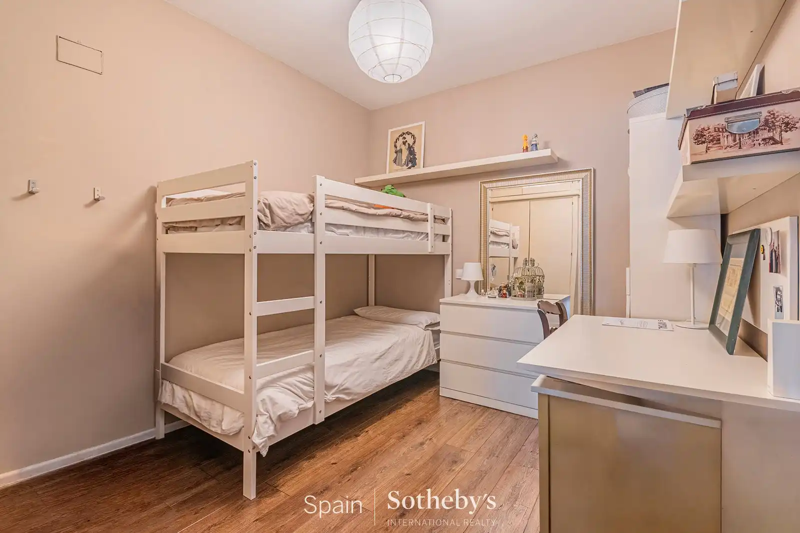 Dormitori de Apartament en venda en Barcelona amb Aire condicionat, Calefacció i Traster