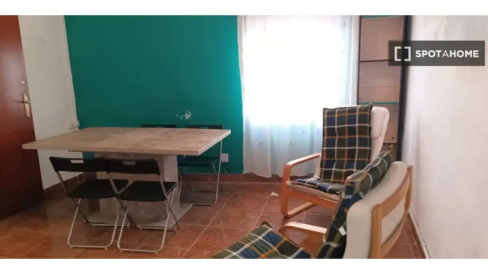Room in Ensanche - Parque Santa Rosa