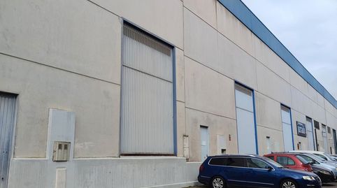 Foto 2 von Fabrikhallen zum Verkauf in Calle Honestidad, 14-16, Palmete, Sevilla Capital