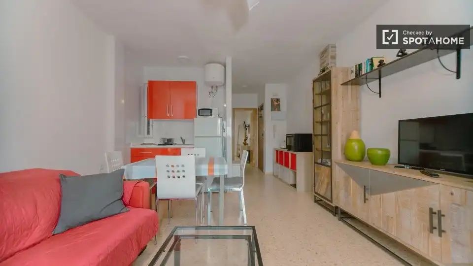 Sala d'estar de Pis de lloguer en Valencia amb Aire condicionat, Calefacció i Moblat