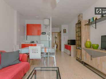 Appartamento con balcone in affitto a Pobles del Sud