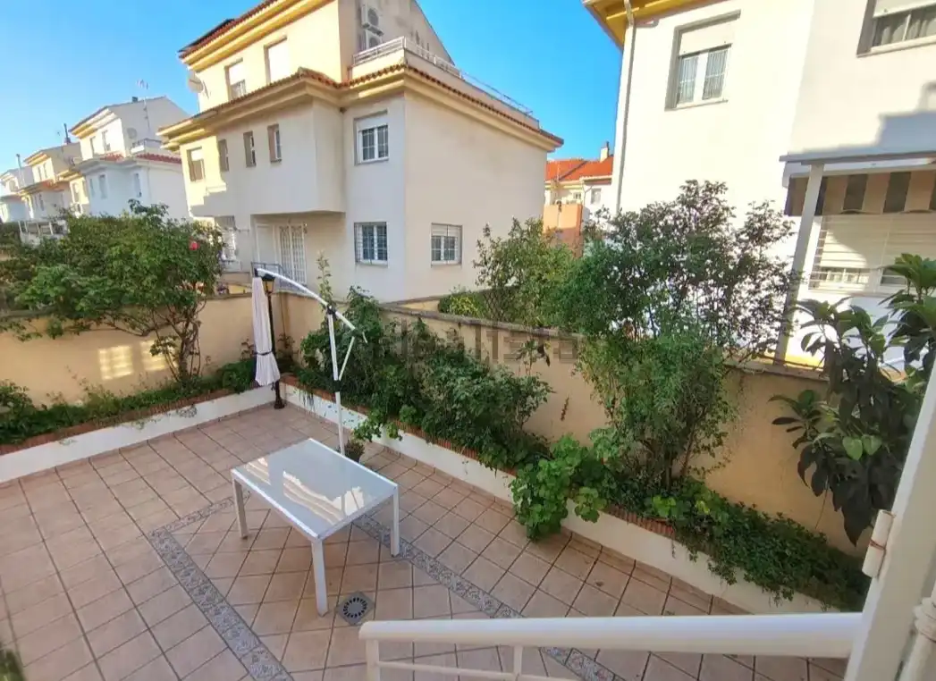 Casa aparellada en venda a Calle Galeno 27