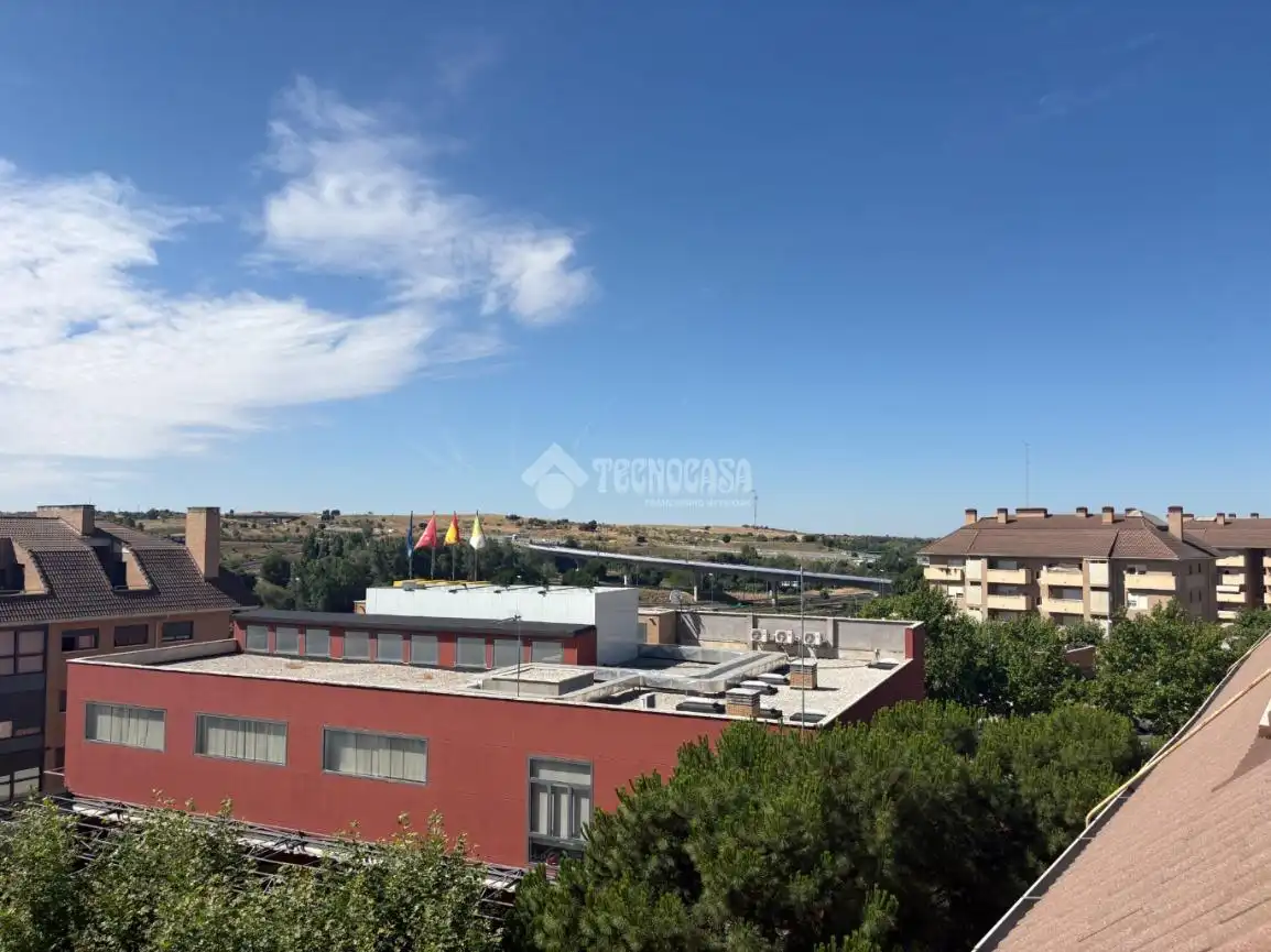 Exterior view of Flat for sale in Boadilla del Monte  with Terrace, Storage room and Community pool