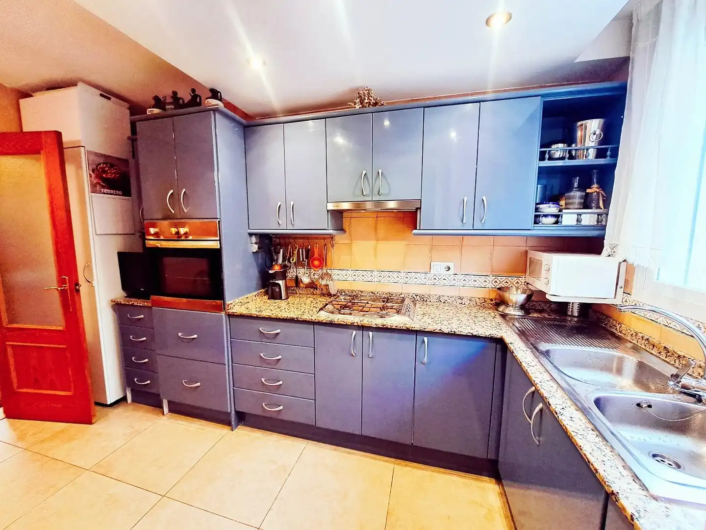 Küche von Erdgeschoss zum Verkauf in Calvià mit Privatgarten, Parkett und Terrasse