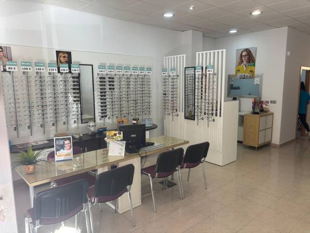 Local comercial en Alquiler en Avenida de los Guindos, 29 en Los Guindos - Parque Mediterráneo - Santa Paula