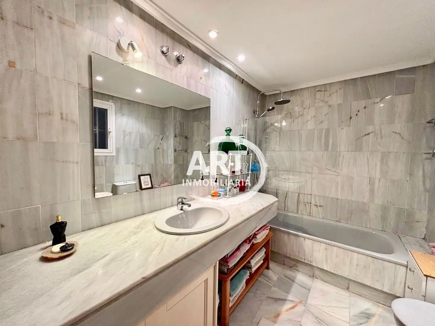 Baño de Estudio en venta en Benidorm con Aire acondicionado, Calefacción y Terraza