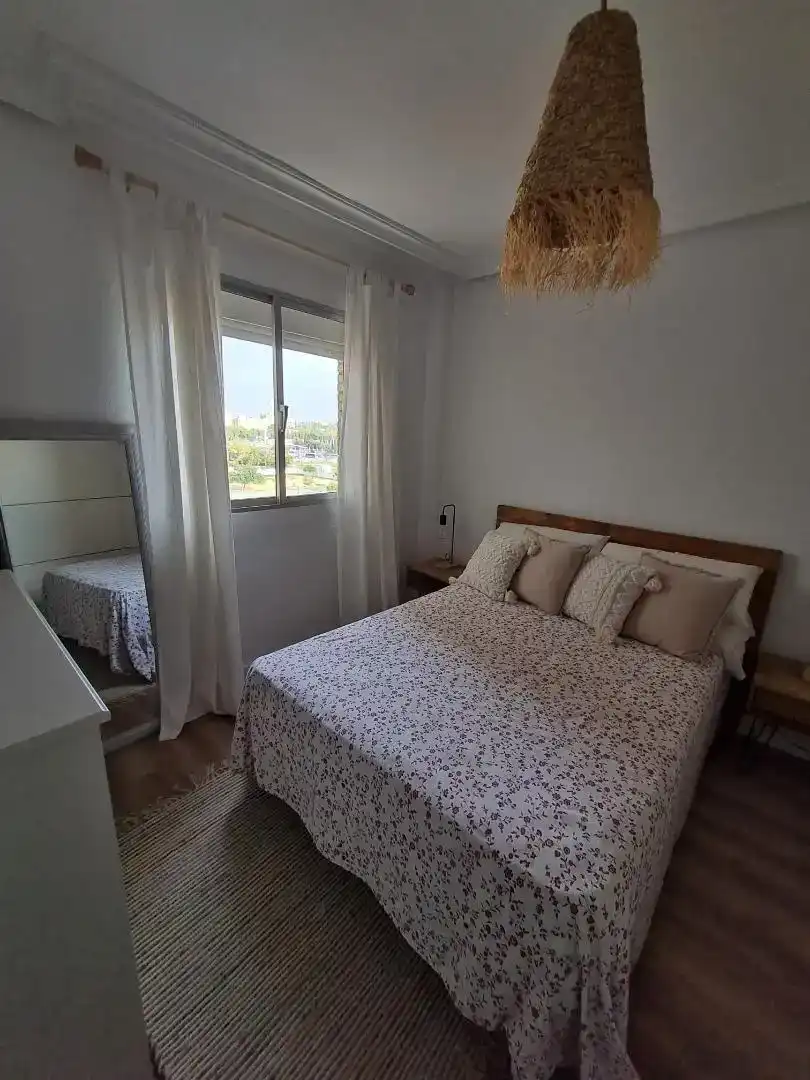 Bedroom of Flat for rent in  Sevilla Capital  with Air Conditioner and Balcony
