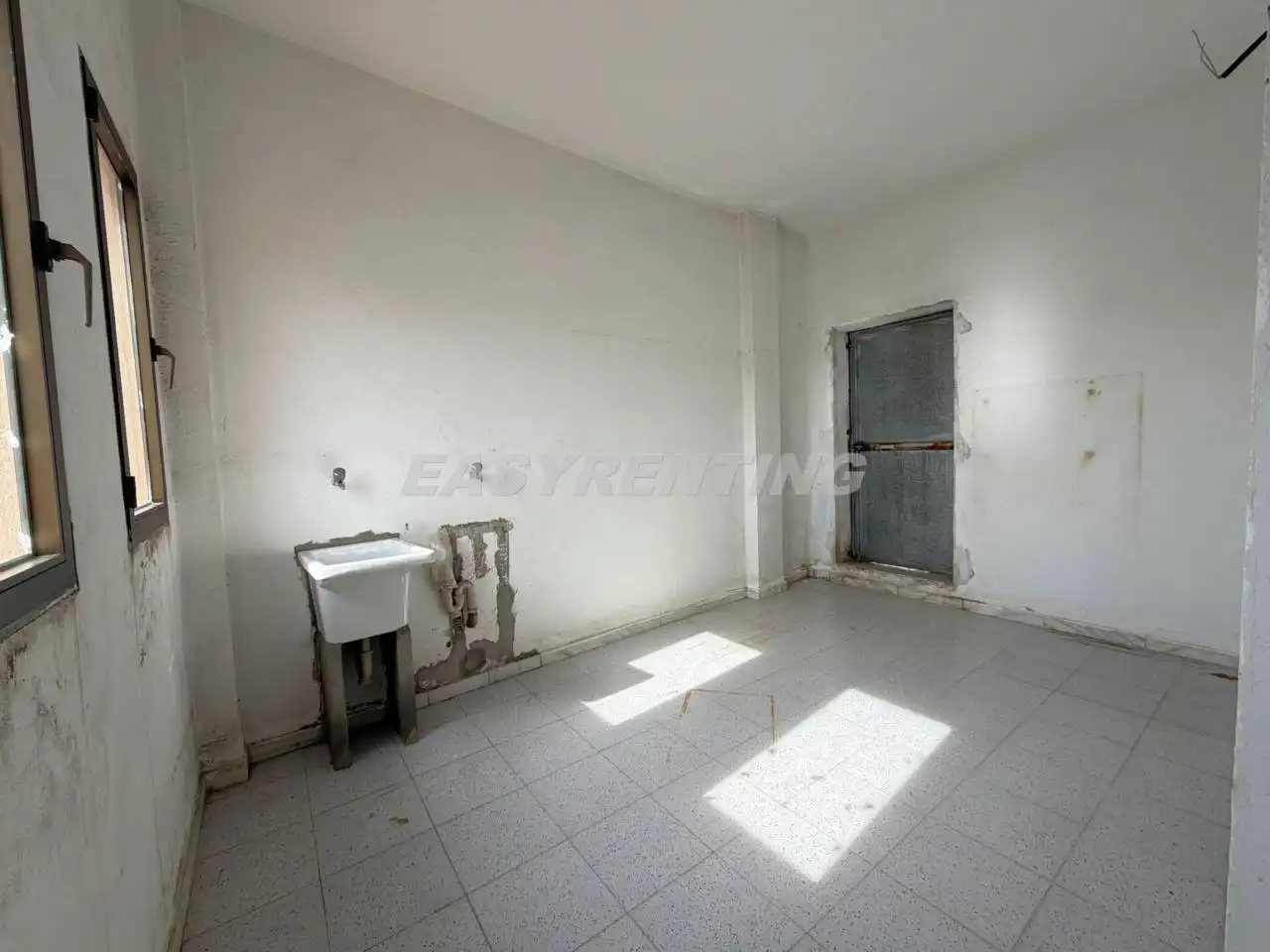 Apartament en venda en La Línea de la Concepción amb Terrassa, Traster i Moblat