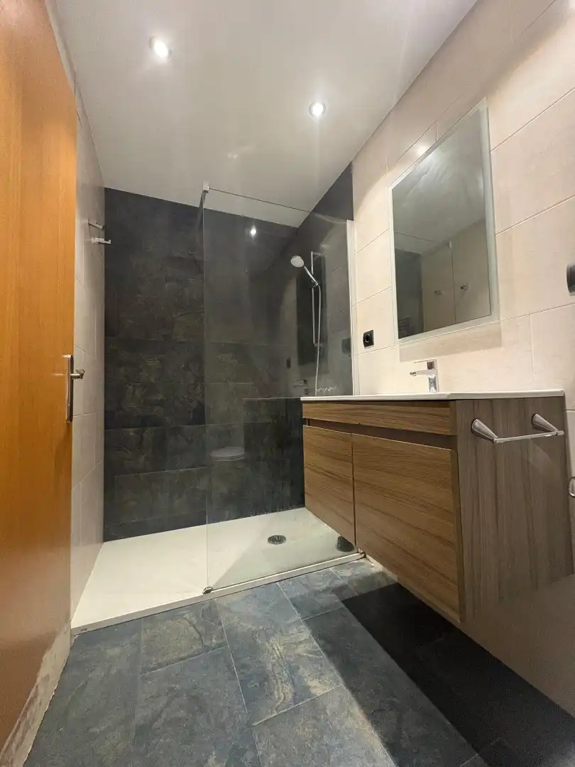 Bathroom of Flat for sale in Manresa  with Parquet flooring, Furnished and Oven