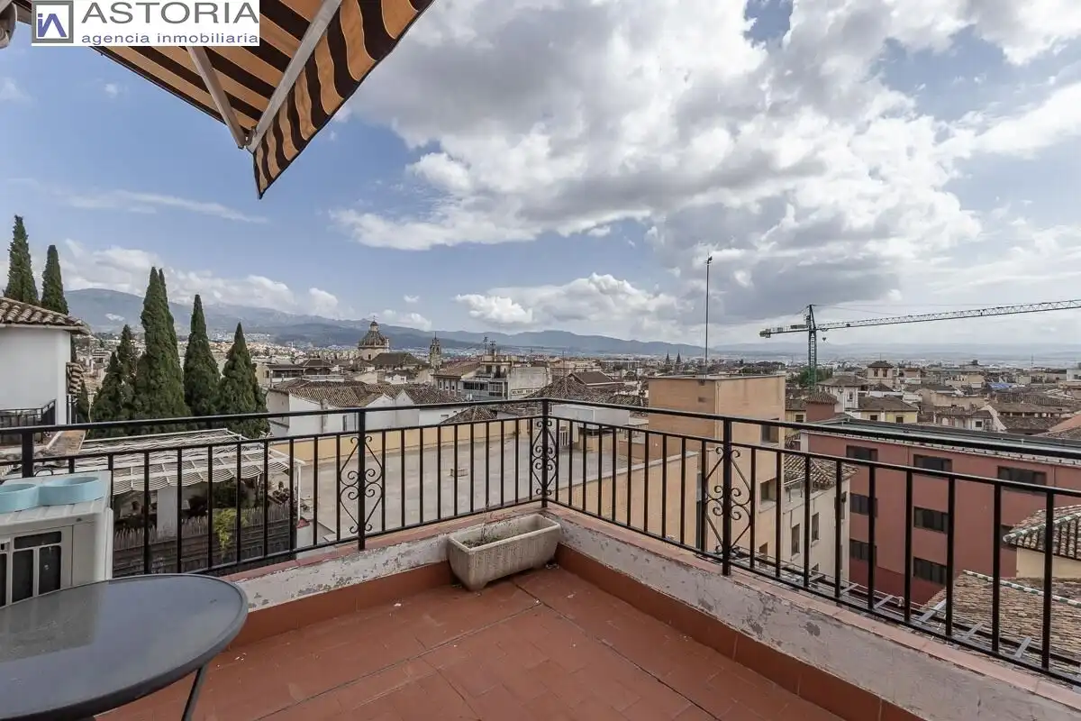 Außenansicht von Wohnung zum Verkauf in Granada mit Terrasse