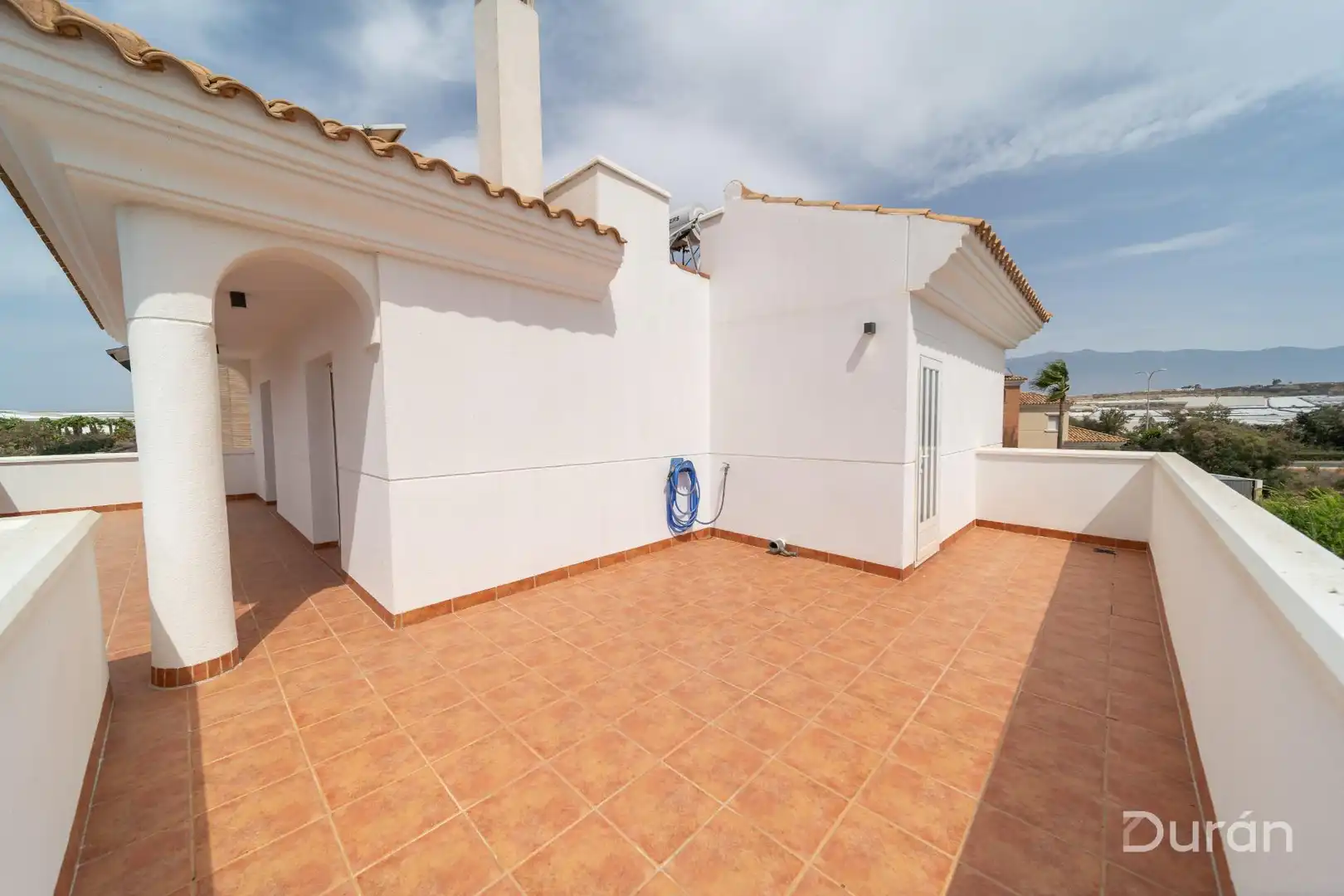 Vista exterior de Casa o chalet en venta en El Ejido con Aire acondicionado, Jardín privado y Terraza