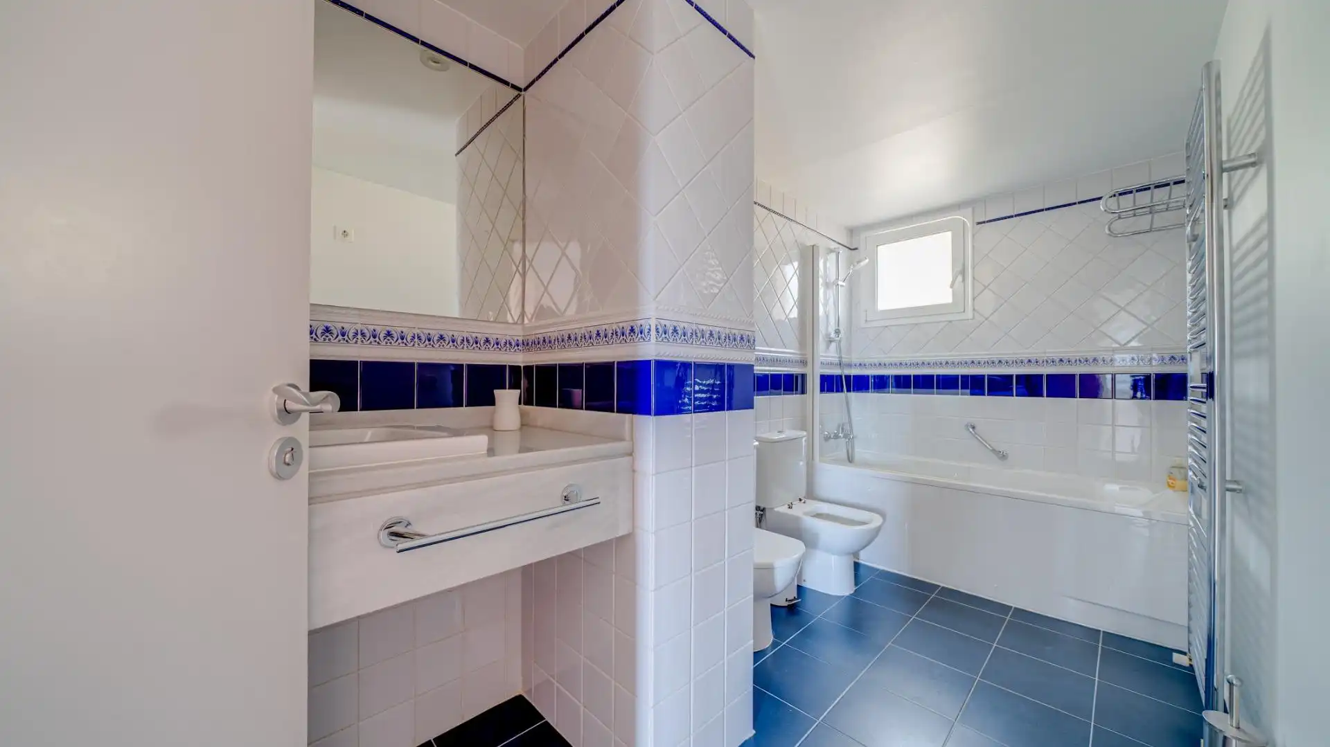 Badezimmer von Haus oder Chalet zum Verkauf in Finestrat mit Klimaanlage, Heizung und Privatgarten