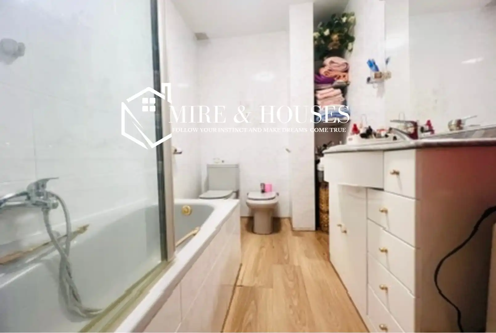 Baño de Casa adosada en venta en El Molar (Madrid) con Calefacción, Jardín privado y Terraza