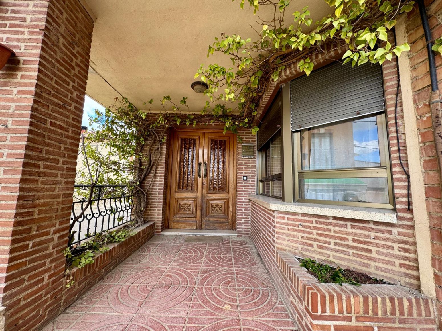 Vista exterior de Àtic en venda en Monzón de Campos amb Calefacció, Traster i Moblat