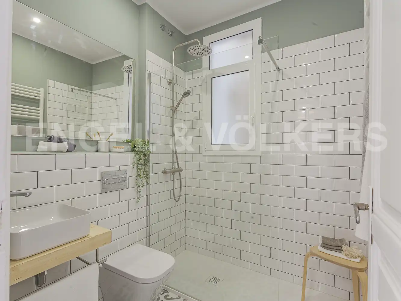Badezimmer von Wohnung zum Verkauf in Barcelona mit Heizung und Balkon