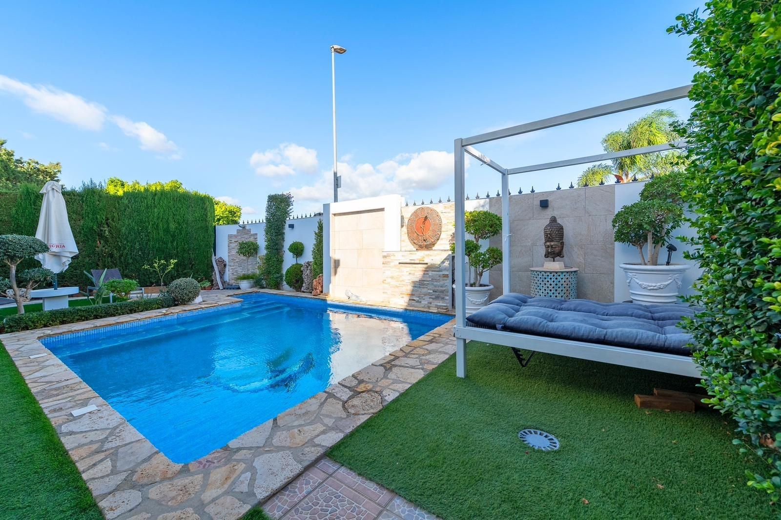 Piscina de Casa o chalet en venta en Alhaurín de la Torre con Aire acondicionado, Calefacción y Jardín privado