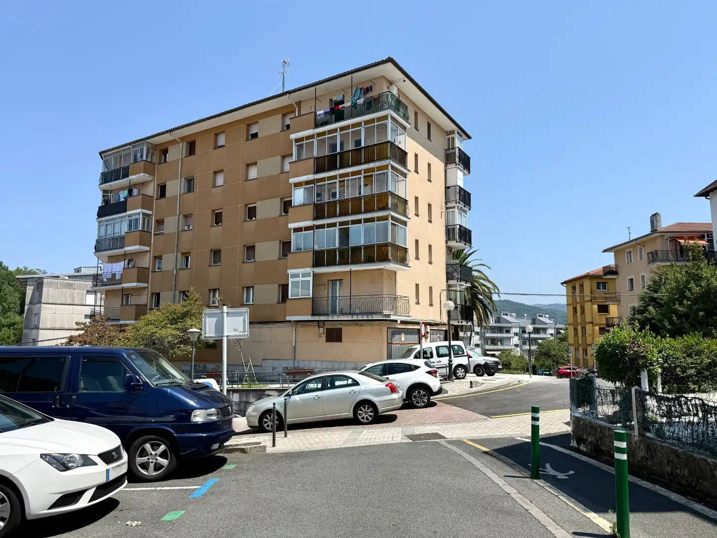 Vista exterior de Pis en venda en Irun  amb Moblat i Balcó