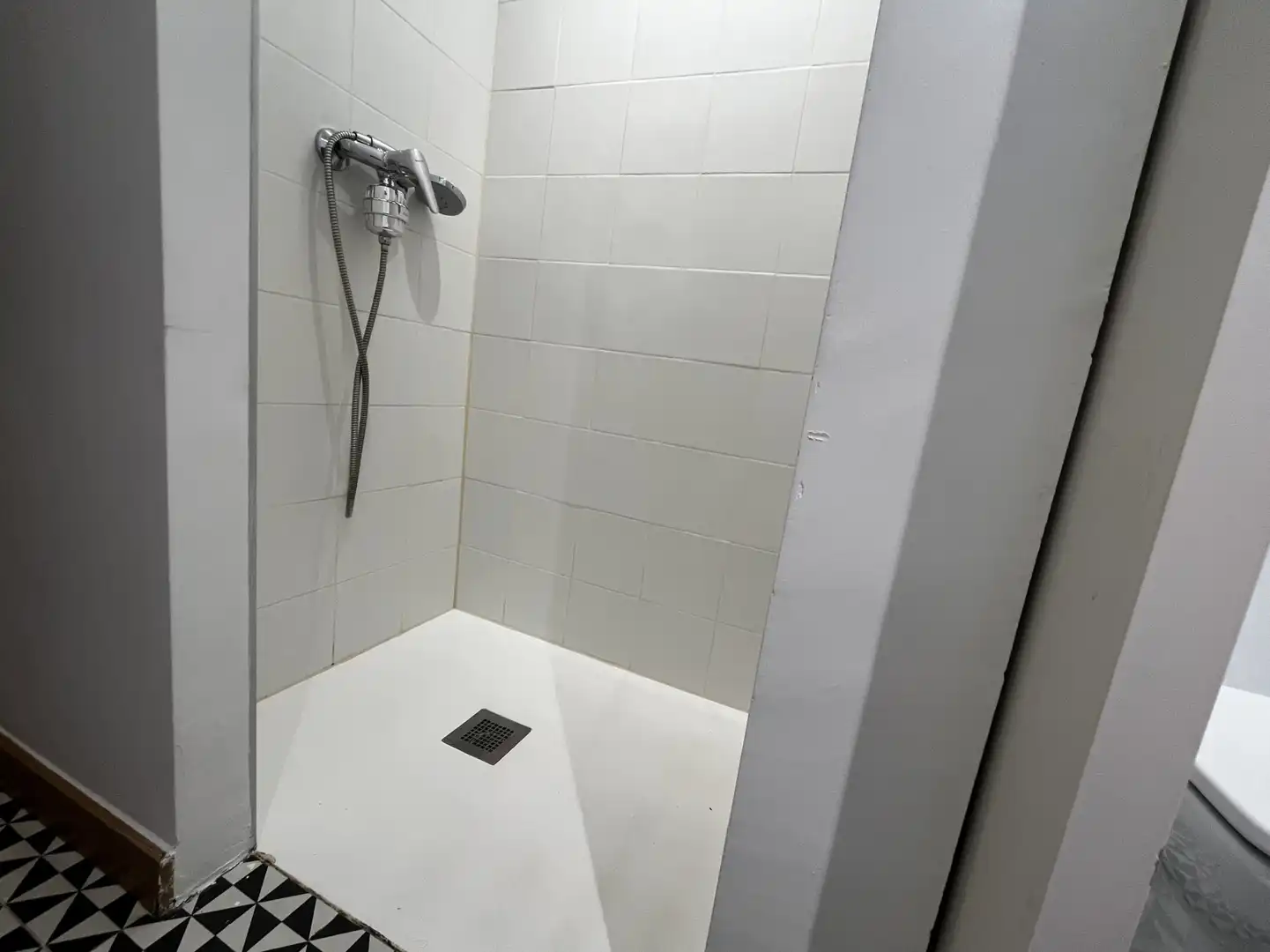 Baño de Local en venta en Girona con Aire acondicionado
