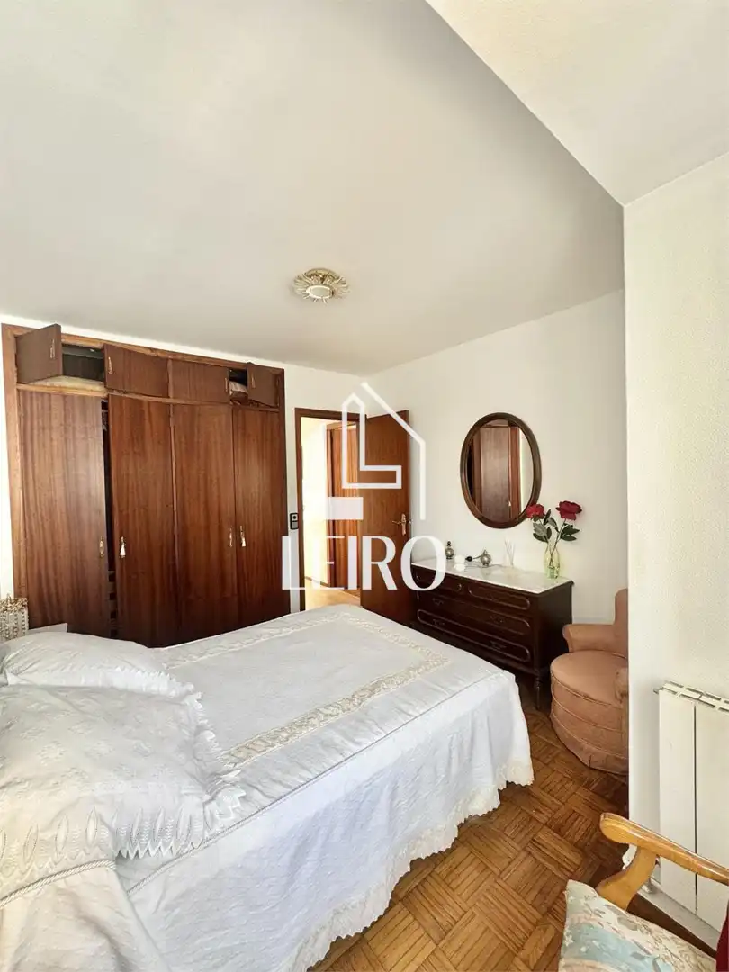 Schlafzimmer von Dachboden zum Verkauf in Vilagarcía de Arousa mit Heizung, Parkett und Terrasse