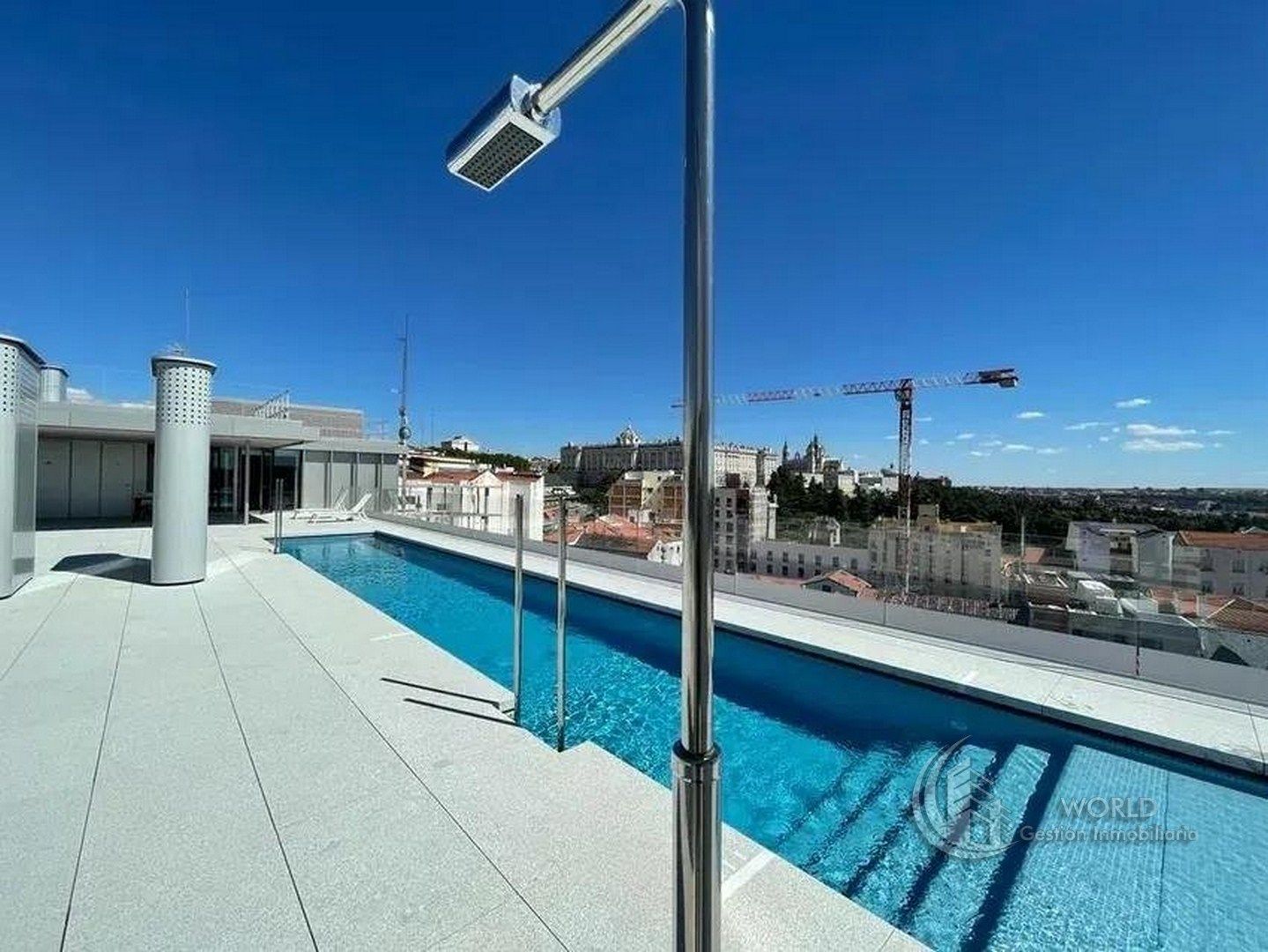 Schwimmbecken von Wohnung zur Miete in  Madrid Capital mit Klimaanlage, Heizung und Privatgarten