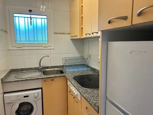 Cocina de Apartamento de alquiler en Castell d'Aro, Platja d'Aro i s'Agaró con Terraza, Amueblado y Lavadora
