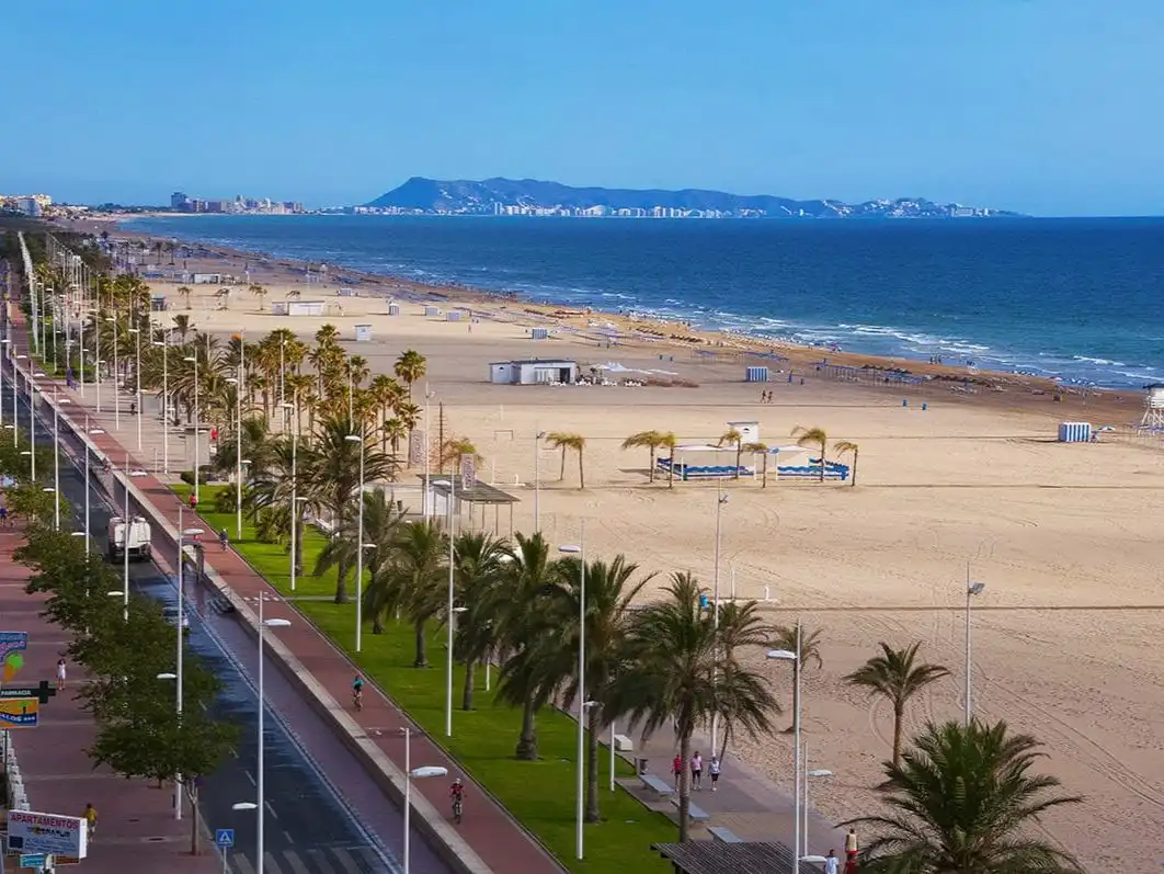 Vista exterior de Local de alquiler en Playa de Gandia